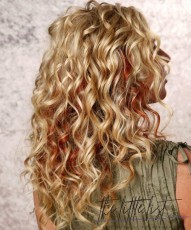 Loose-Curls-For-Medium-Hair-trends-23