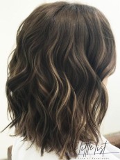 Loose-Curls-For-Medium-Hair-trends-7