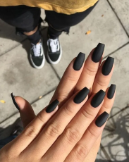 matte-black-nails-trends-32