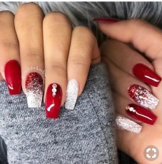 red-christmas-nails-trends