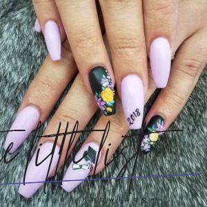 List : 36 Graduation Nails Designs To Recreate For Your Big Day