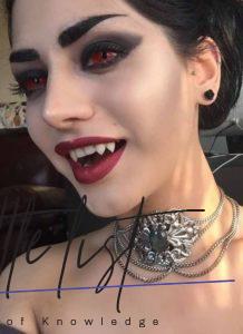 List : 42 Glam and Sexy Vampire Makeup Ideas 2020