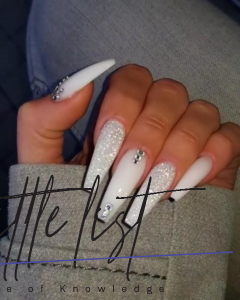 List : 39 Fancy White Coffin Nails Designs