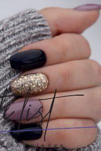 List : 38 Perfect Winter Nails For The Holiday Season And More