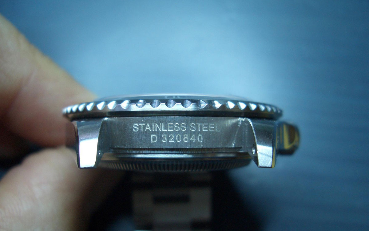 Serial number on a fake Rolex case - Visual Copyright Gsmspain.com