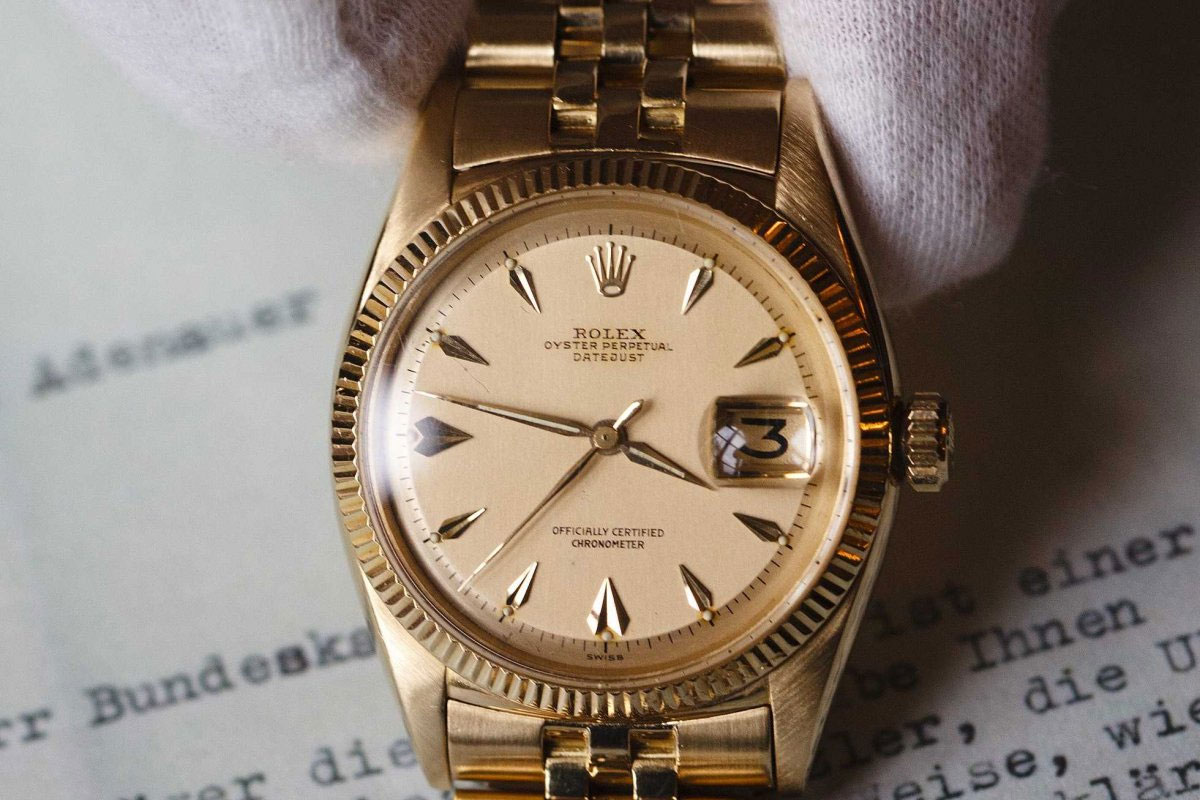 Rolex Datejust - Date window with Cyclops magnifying glass