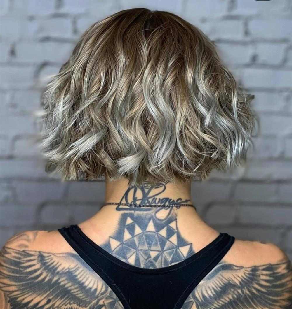 2021 wavy female haircuts