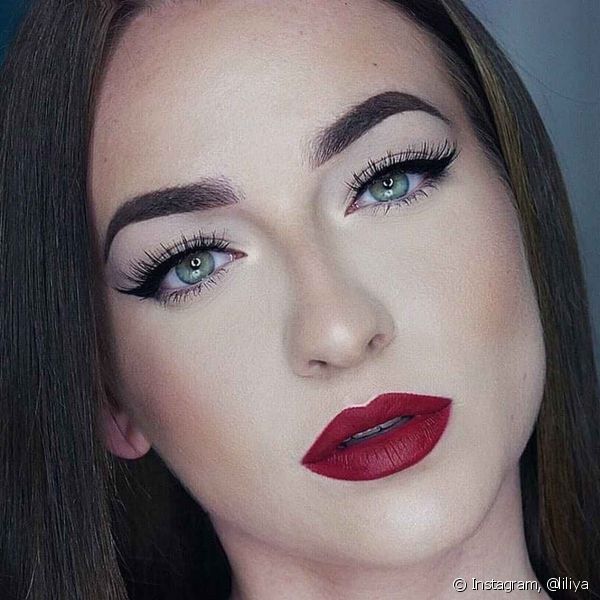 The nurse's make up is one of the easiest to make: just create the look of red lipstick and neat kitten outline along with the costume (Photo: Instagram @liliya)