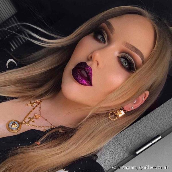 The make up of a little witch is the darling of Halloween and can be even more perfected by the purple lipstick (Photo: Instagram @nikkietutorials)