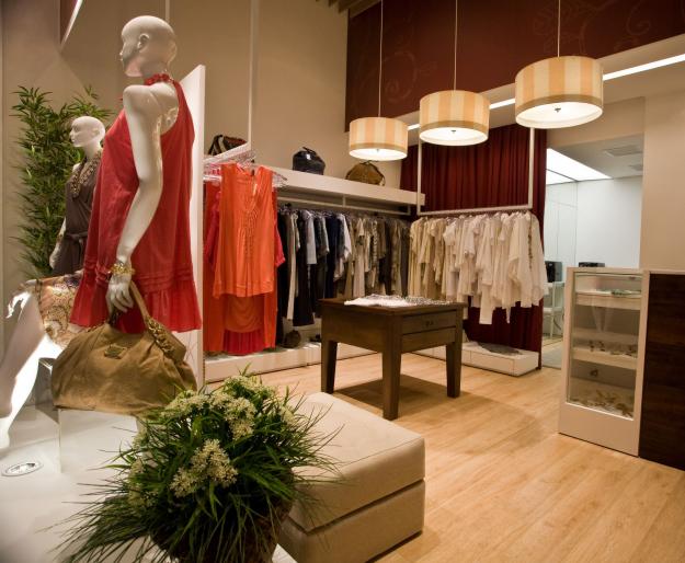 how-to-decorate-clothes-stores