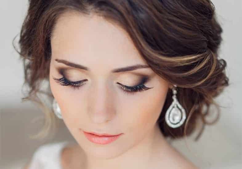 9 tips on how to make wedding makeup at home