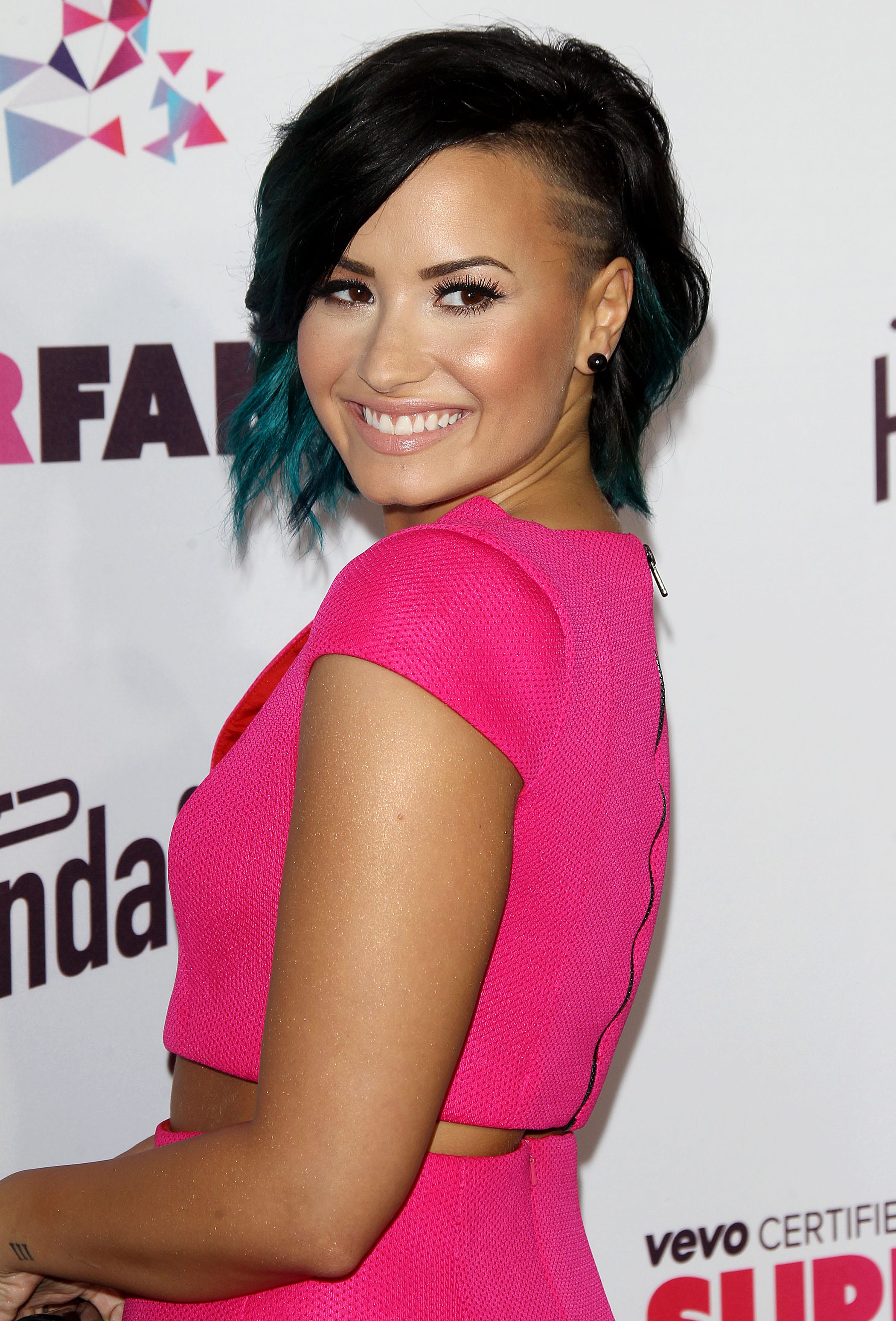 Demi Lovato singer with short hair with sidecut