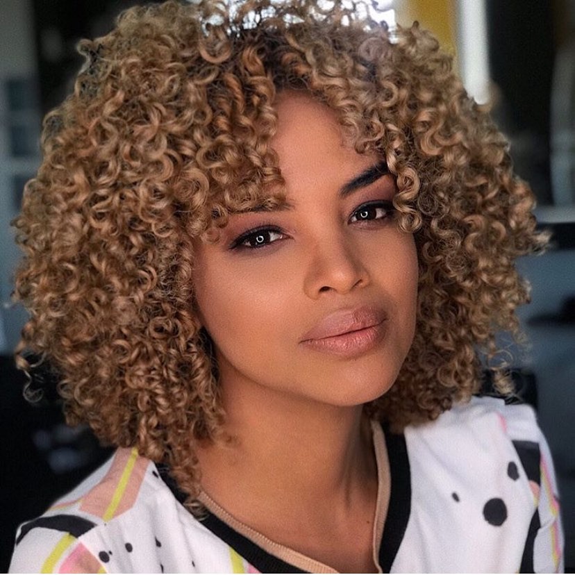 Lucy Ramos: incredible short curls (Photo: Reproduction/Instagram)