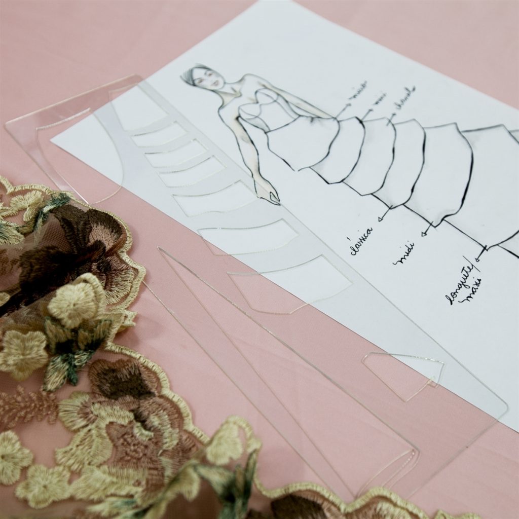 ruler-sketch-design-of-fashion-clothing-skirts