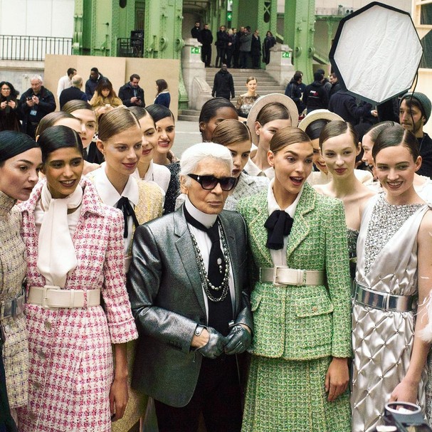 Karl Lagerfeld and his modeling team on Chanel's Instagram (Photo: Instagram/Reproduction)