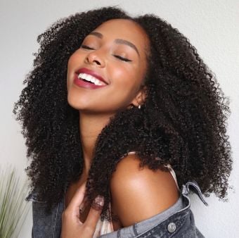 Routine for curly hair: how to wash, comb, hydrate and finish + product tips