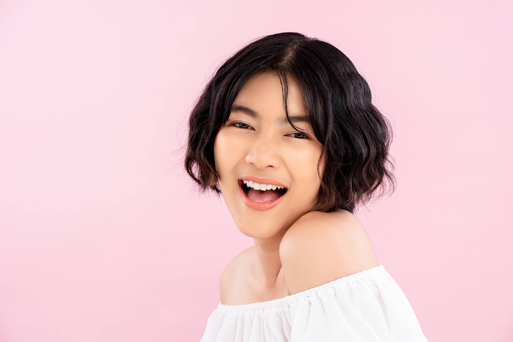 Oriental model with short hair to her cheeks