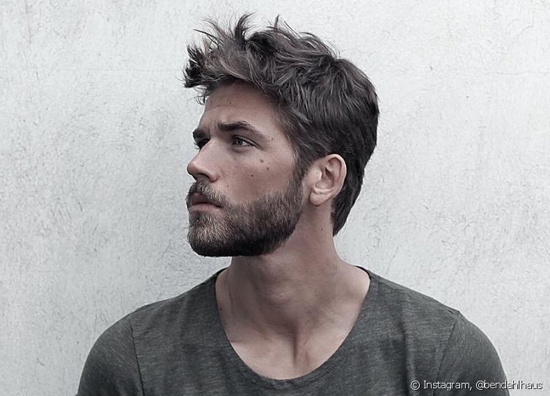 Straight hair matches both classic men's cuts and more modern models
