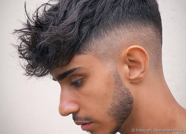 The fade hair, or gradient cut, is also part of the looks inspired by the military style and received some different characteristics, such as the graduated sides and the stylized top
