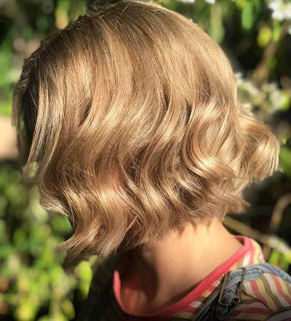 Curls at the ends give a retro effect to this honey blonde hair