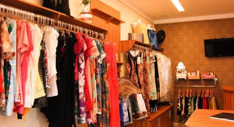Women's Clothing Store Decor8