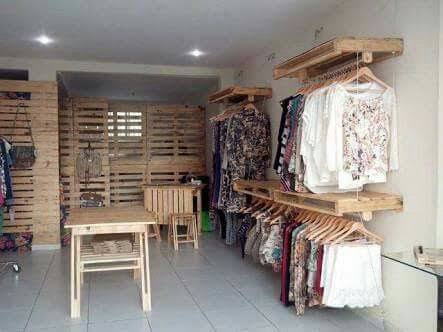 Clothing store decor with pallets31