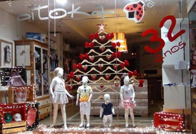 Christmas decoration for clothing store21