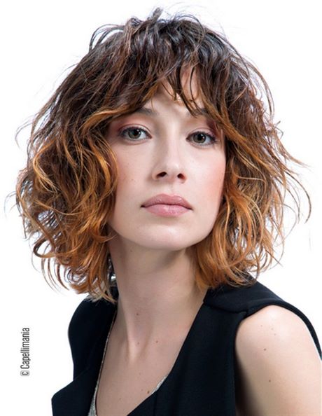 moda-capelli-mossi-2021-69_2 Fashion wavy hair 2021