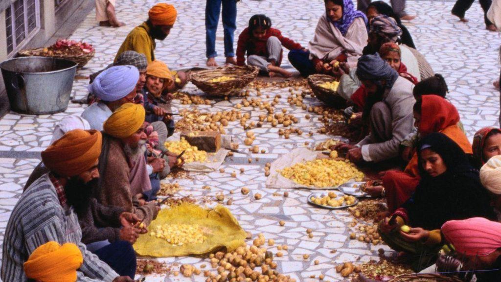 traditional-dress-and-ceremonial-attire-of-sikhs