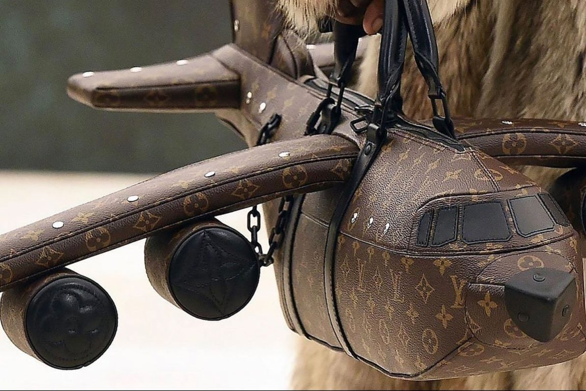 Does real Louis Vuitton crack?
