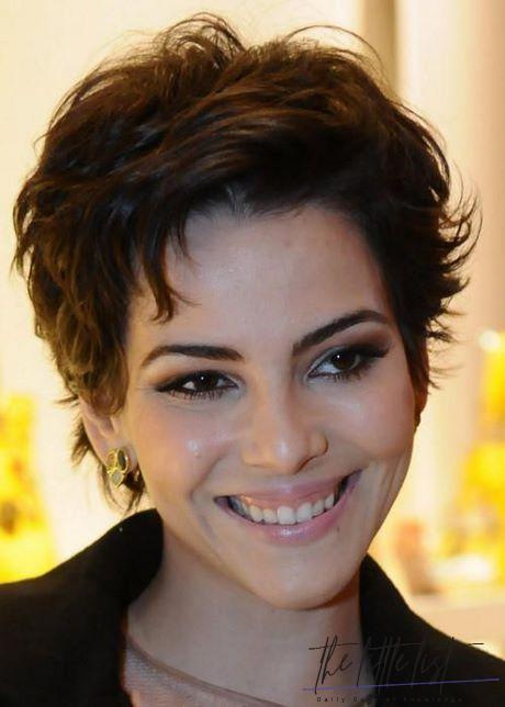 Female short haircuts 2021 round face