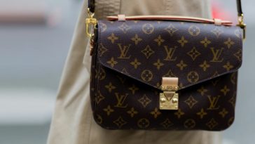 Is Louis Vuitton Neverfull still in style?
