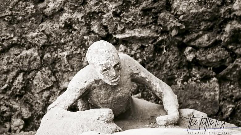 Was there a kissing couple found in Pompeii?