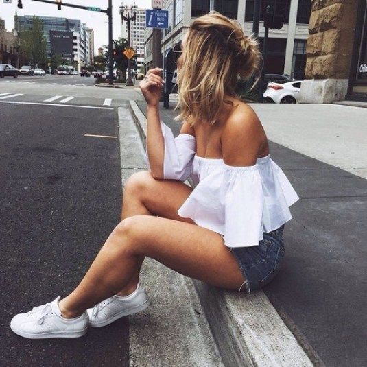 tumblr poses in the street