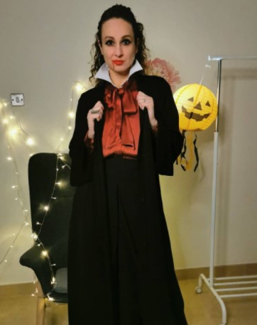 improvised female halloween costumes