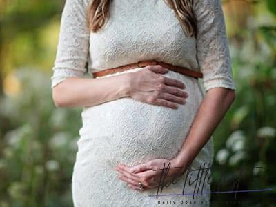 62 captions for pregnant photo that will make you want to show that you are a mother