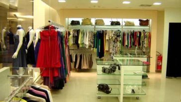 How to set up a women's clothing store