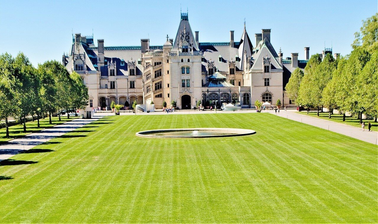 HOW TO VISIT THE BILTMORE ESTATE IN ASHEVILLE, NORTH CAROLINA, USA - Travels with Talek
