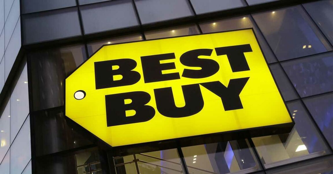 How much do Best Buy employees make a year?