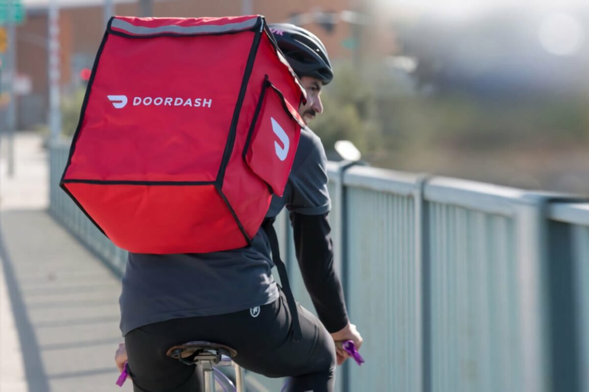 How much does DoorDash pay per delivery?