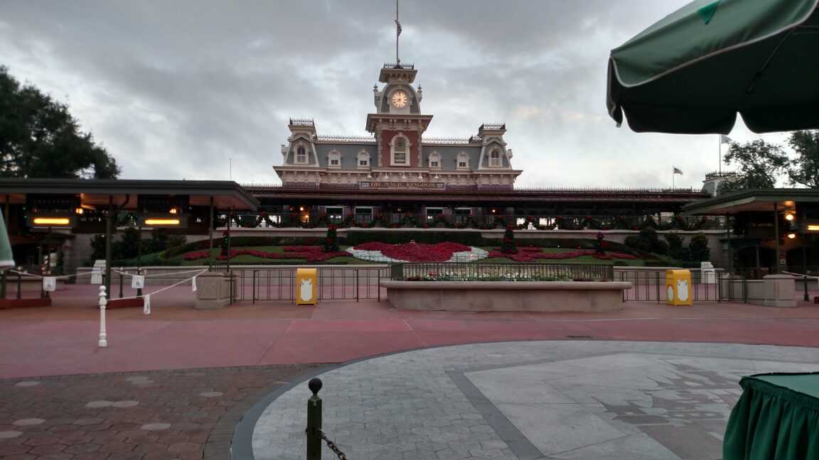 Do Disney park reservations fill up?