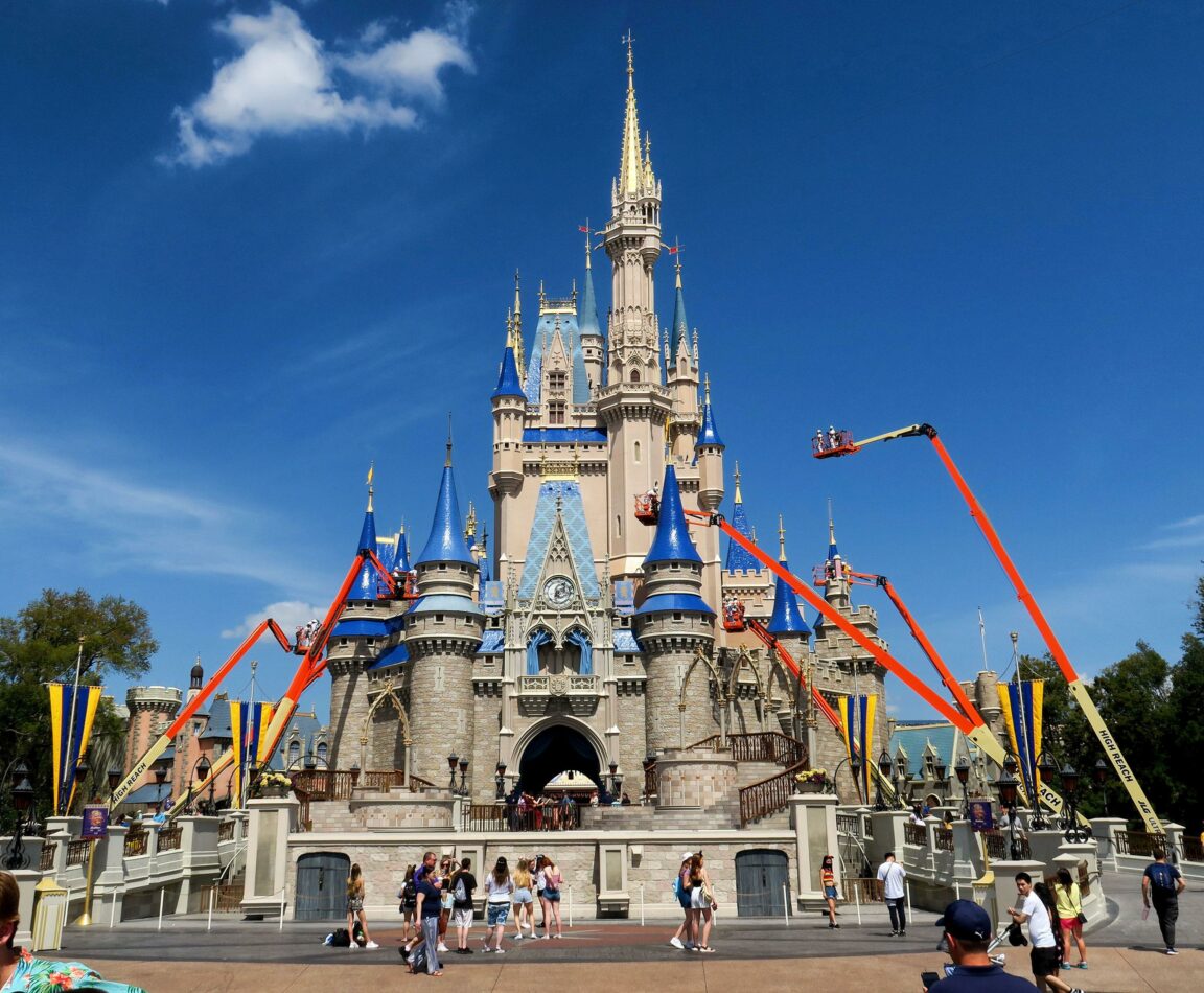 How much does it cost to go to Disney World in Florida?